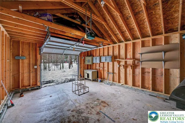 Oversized 1 Car Garage