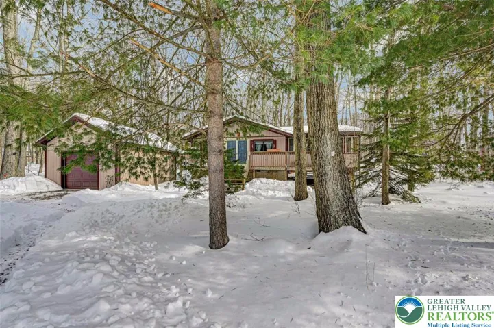 Tree-Lined Private Setting