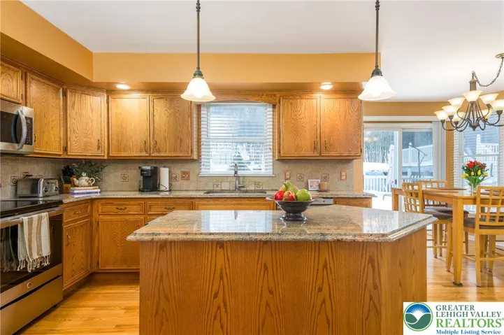 Great counter space and nicely designed backsplash.
