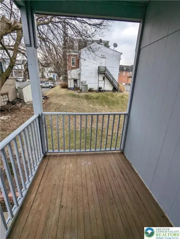 Balcony/deck.