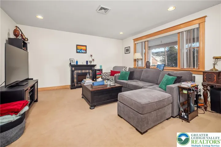 557 - Upper Level Unit