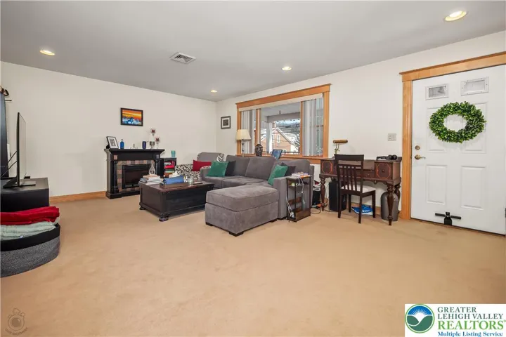 557 - Upper Level Unit
