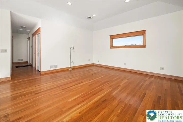 559 - Loft/Upper Level