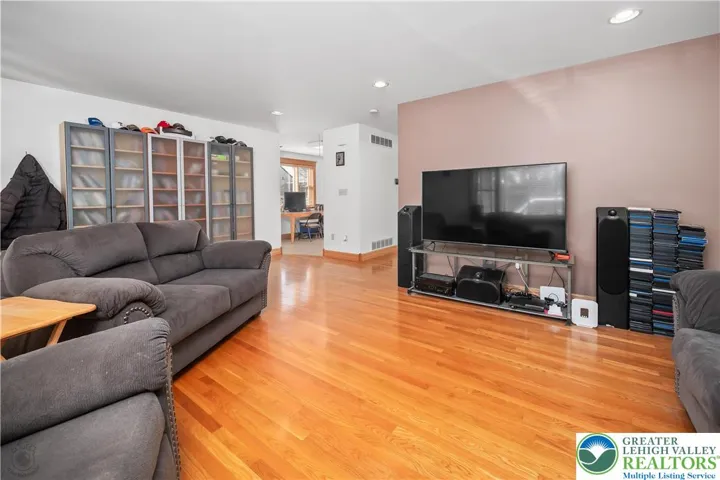 557 - Main Floor Unit