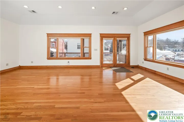 559 - Loft/Upper Level