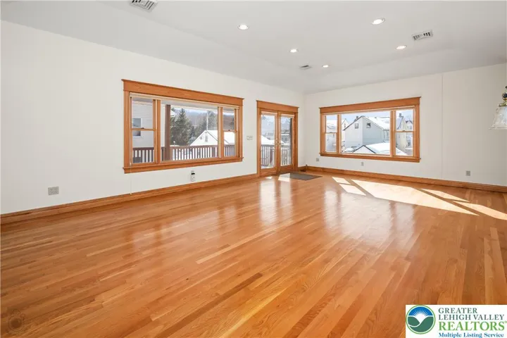 559 - Loft/Upper Level