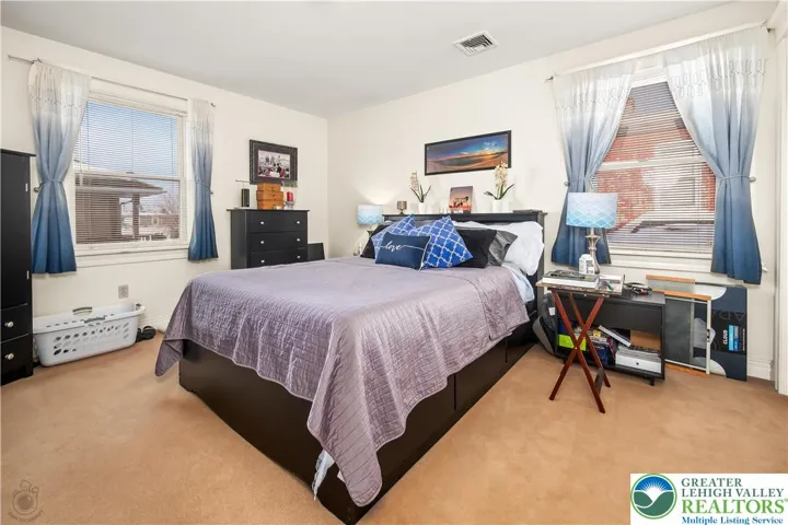 557 - Upper Level Unit