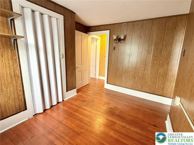 2nd floor bedroom