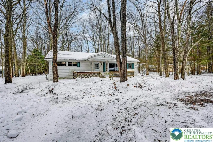 1 Acre w/ Circular Driveway