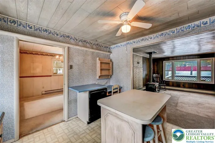 Kitchen w/ Desk Area