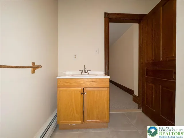 2nd Floor Bath to Primary Bedroom