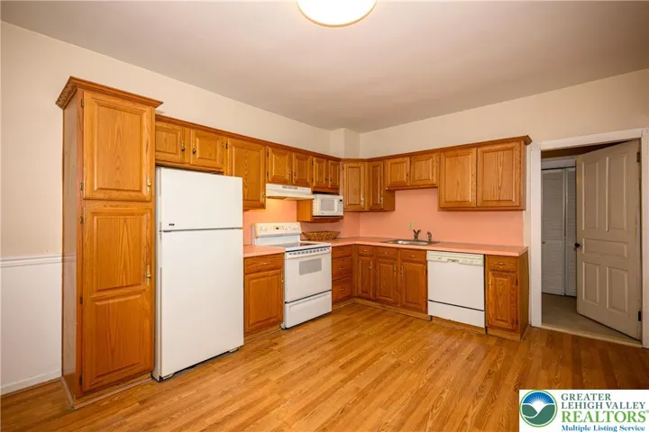 Spacious Dine-In Kitchen
