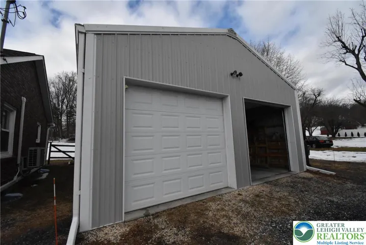 1,100 sq.ft. pole barn / garage with 100 amp separate circuit