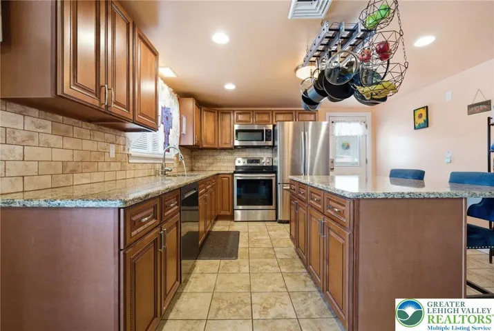 Granite Counters, Soft-close doors and drawers, Center Island