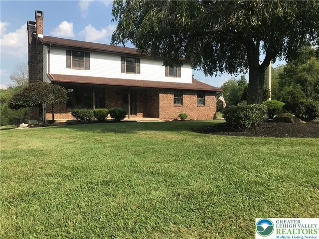 (Most photos are from previous listing)