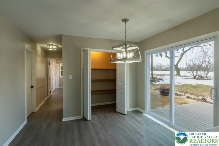 Eat-in kitchen area