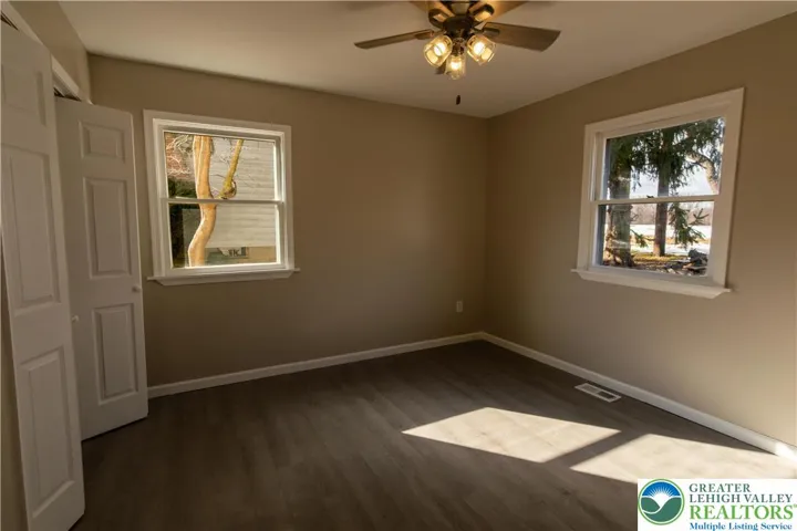 1st floor bedroom pic 1