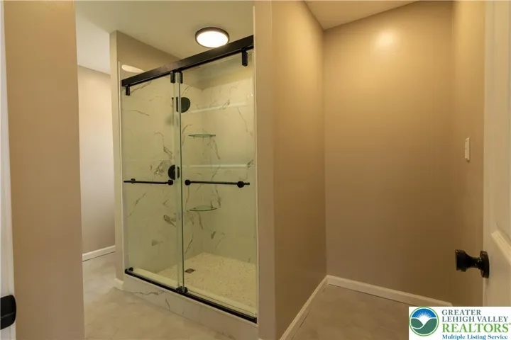 Master bath pic 1