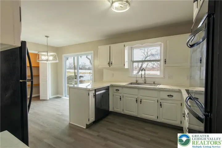 Kitchen pic 2