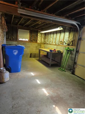 Work Area in 1 Car Garage