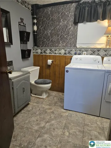 LL Laundry and 1/2 Bath