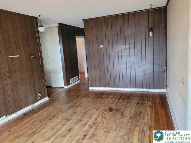 Living room pic 3