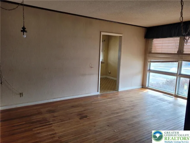 Living room pic 2