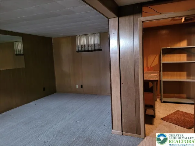 LL rec room 2 pic 4 w/workshop