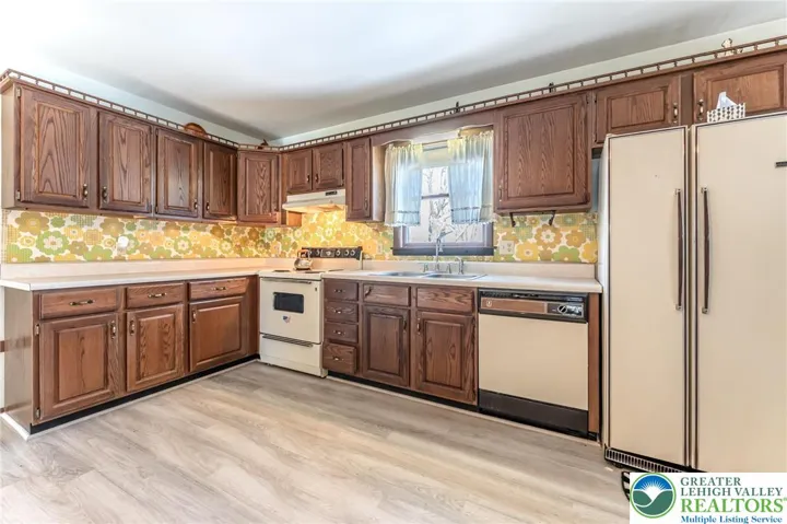 Large Eat in Kitchen