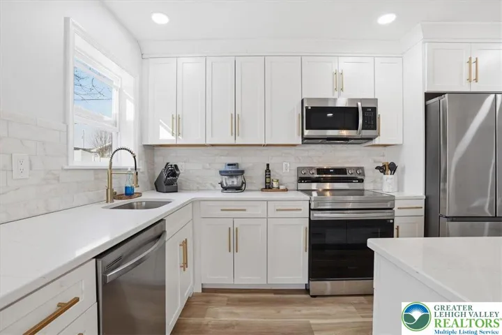 Kitchen/Stainless Appliances