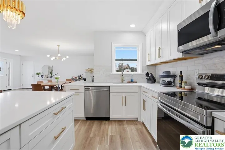 Kitchen/Stainless Appliances