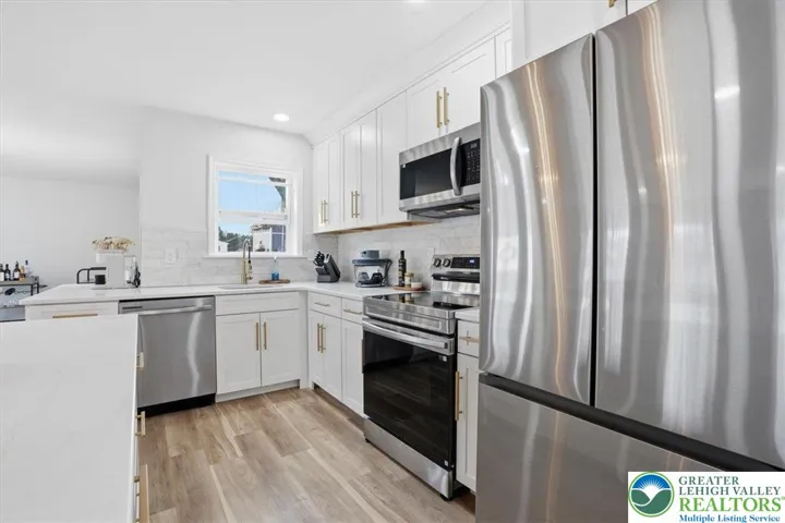 Kitchen/Stainless Appliances