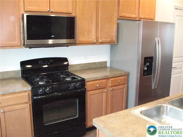 New microwave, new refrigerator, gas cooking, double SS sink w/ garbage disposal