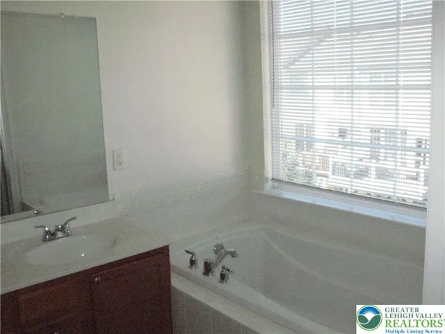 Soaking tub