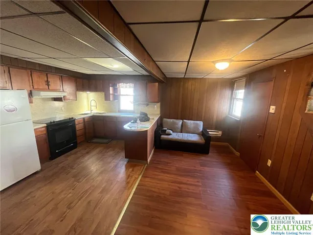 kitchen/dining area