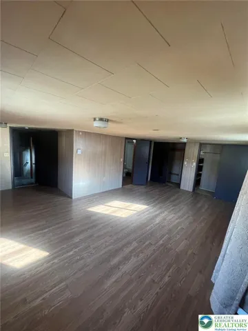 primary bedroom (with ensuite bathroom)