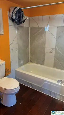 bathroom-2nd floor ensuite