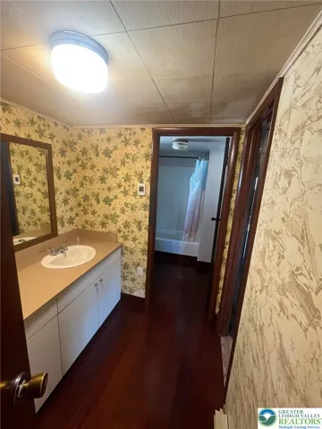 bathroom-2nd floor ensuite