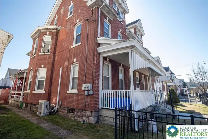 side of 730 Linden St