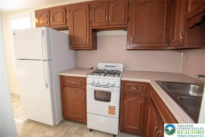 brand new efficient apartment size gas stove