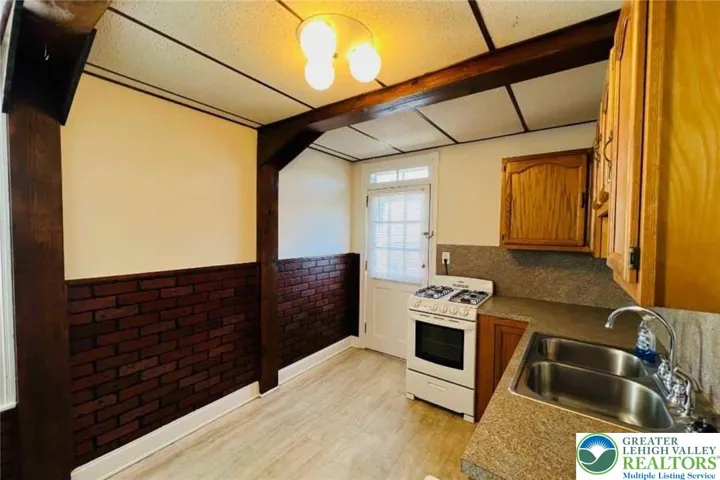 2nd floor unit, full kitchen with ample cabinetry and access to the backyard
