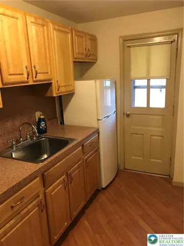 728 1st floor kitchen