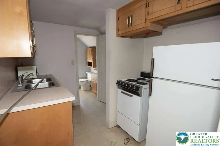 728 2nd floor kitchen