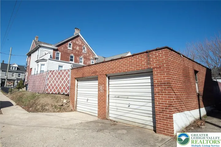 closer view of sidewalk and side of house from Garrison Street