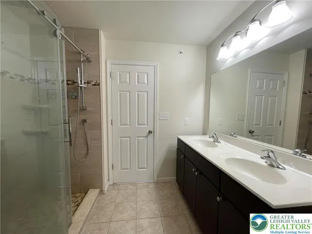 Master Full Bathroom, 2nd Floor