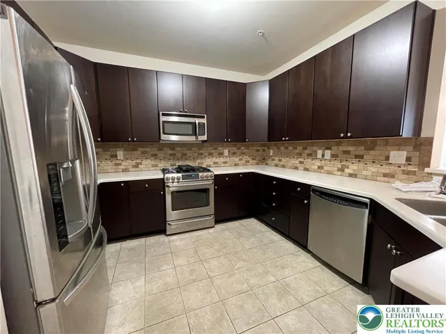 Kitchen, With eat in area