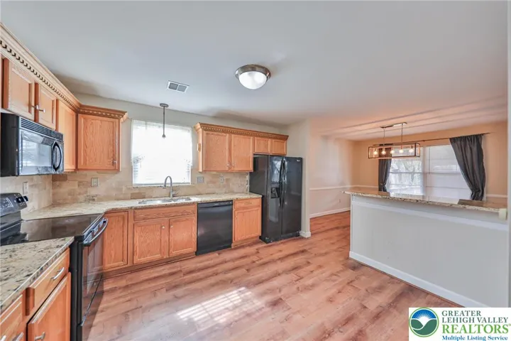 Beautiful Kitchen - Peninsula Overhang