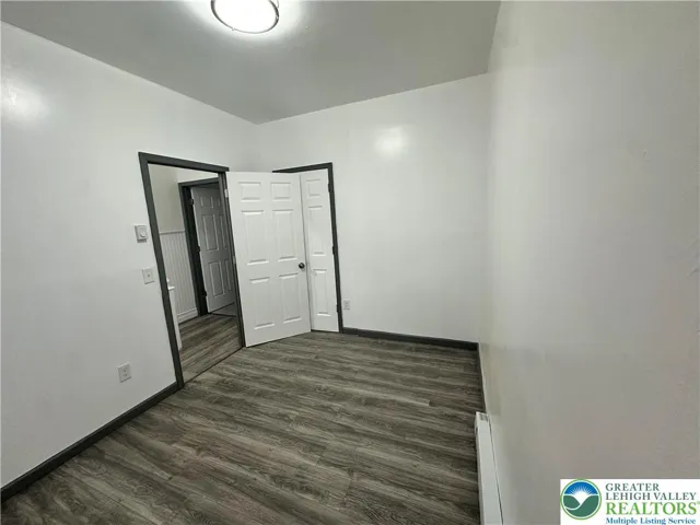 Middle bedroom