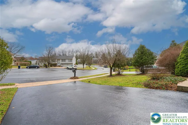 Wonderful cul-de-sac location