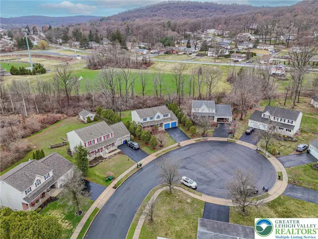 Wonderful cul-de-sac location